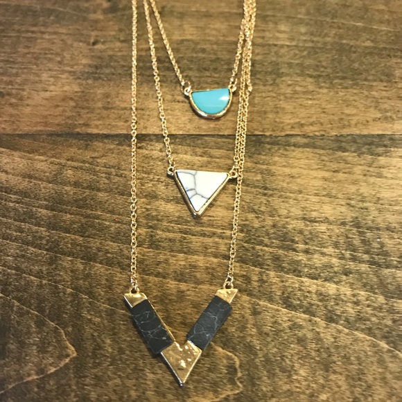 Adorable Layered Necklace. - Picture 2 of 2